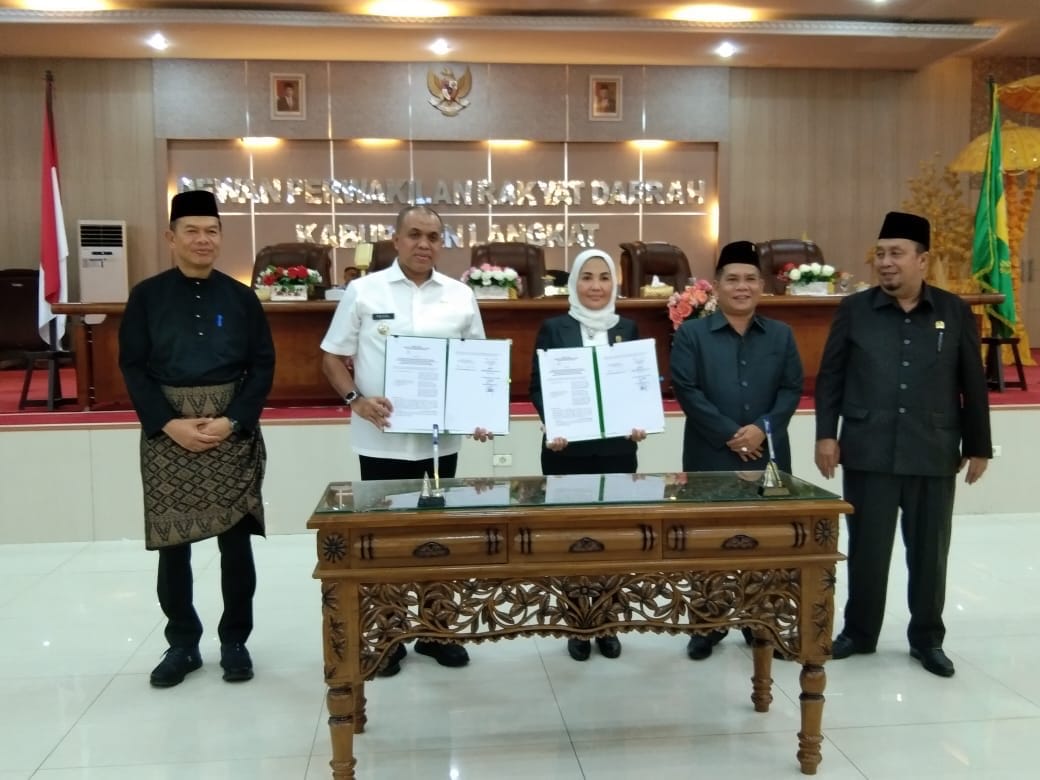 Pj. Bupati Langkat Hadiri Rapat Paripurna DPRD Dalam Rangka Pengesahan Ranperda Tentang LPJ APBD T.A. 2023