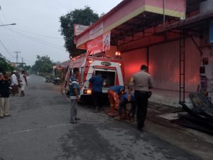 Polsek Kotarih Olah TKP Kebakaran 1 Ruko di Desa Banjaran Godang