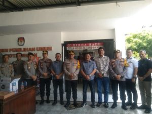 Kapolrestabes Gideon Sambangi Kantor KPU Kota Medan
