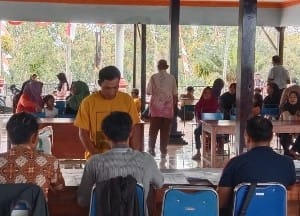 440 KPM di Desa Pakisrejo, Tanggunggunung, Terima Bantuan Beras dari Pemerintah