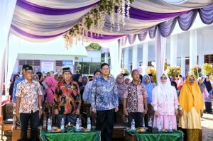 Plt. Asisten Pemerintahan dan Kesra Setdakab Tapteng Buka Bunayya Expo