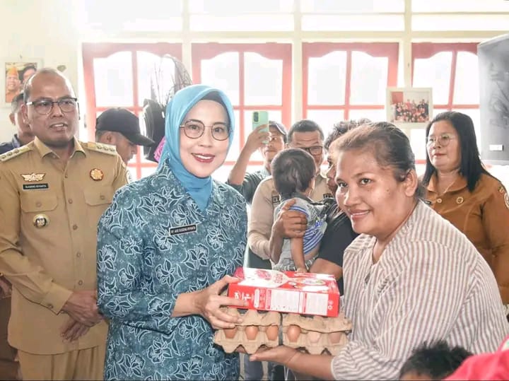 Guna Menekan Angka Stunting, Pj. Bupati Tapteng Beri Makanan Tambahan Bergizi Untuk 75 Orang Anak