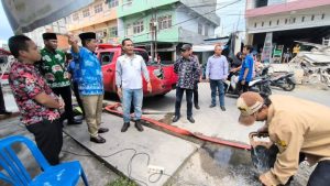 Wujudkan Kota Kuala Tungkal Bebas Genangan, Bupati Tanjabbar Pantau Pembersihan Drainase
