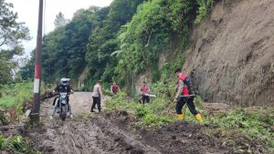 Polda Sumut Beri Apresiasi, Gercep Polres Tanah Karo Bersihkan Material Longsor dan Atur Arus Lalu Lintas di Barus Jahe