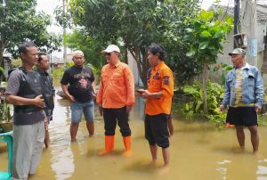 Atas Instruksi dan Arahan Bupati Bekasi,BPBD Kabupaten Bekasi Bergerak Cepat Kerahkan Personel dan Berikan Bantuan  Logistik pada Warga Terdampak Banjir