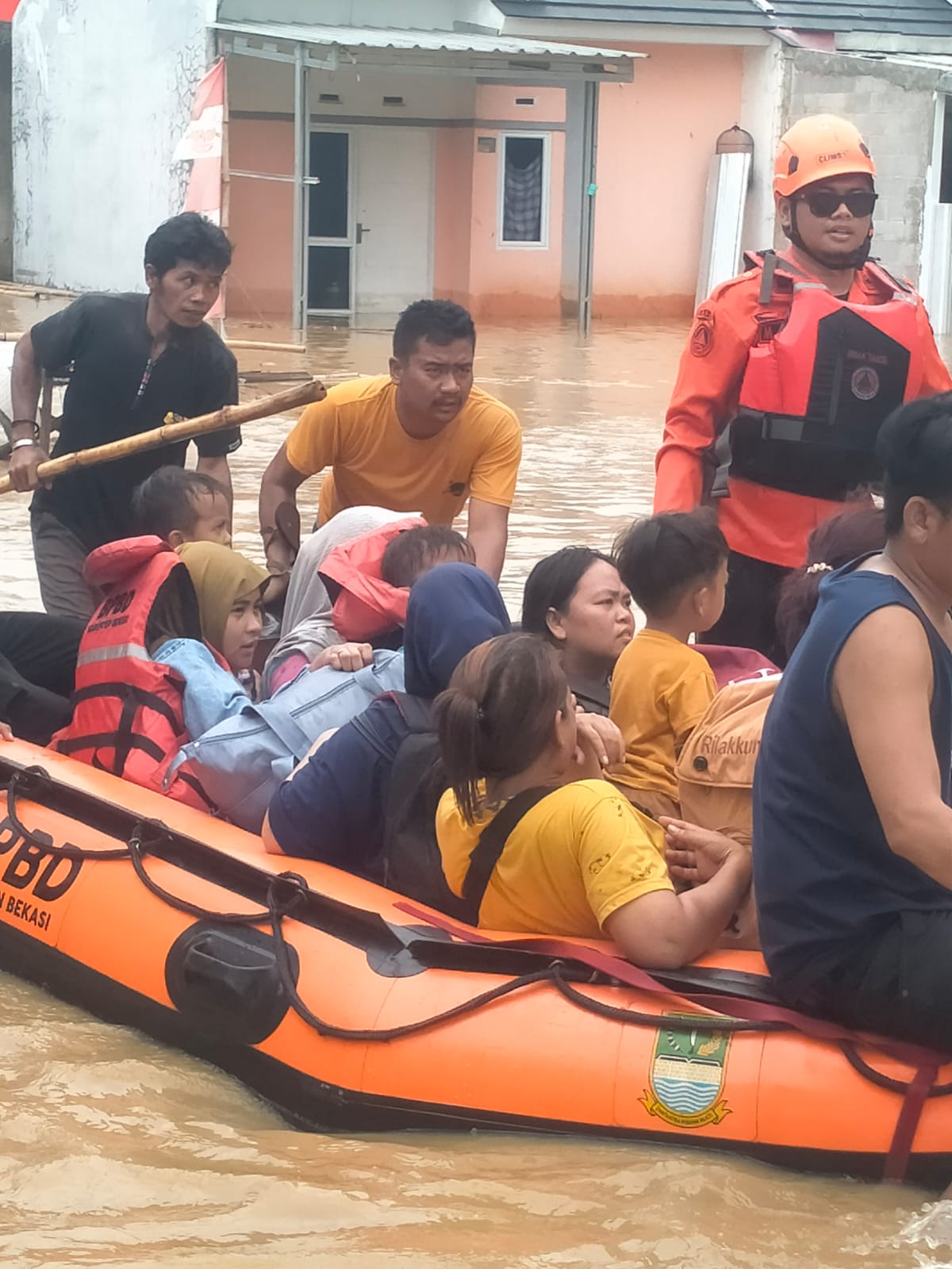 Banjir di Bekasi, Bupati Instruksikan BPBD dan Dinsos Bergerak Turun ke Lokasi Titik Banjir