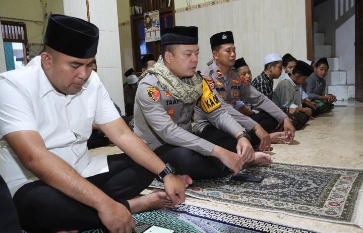 Kapolres Tulungagung Tarawih Bersama Santri Ponpes Al Falah Trenceng