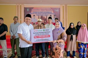 Perdana Safari Ramadhan di Kecamatan Bengkalis, Bupati Kasmarni Serahkan Bantuan dan Santunan.