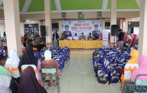 Polres Tulungagung Gelar Baksos Bersama, Bagikan 1000 Paket Sembako dan Pengobatan Gratis