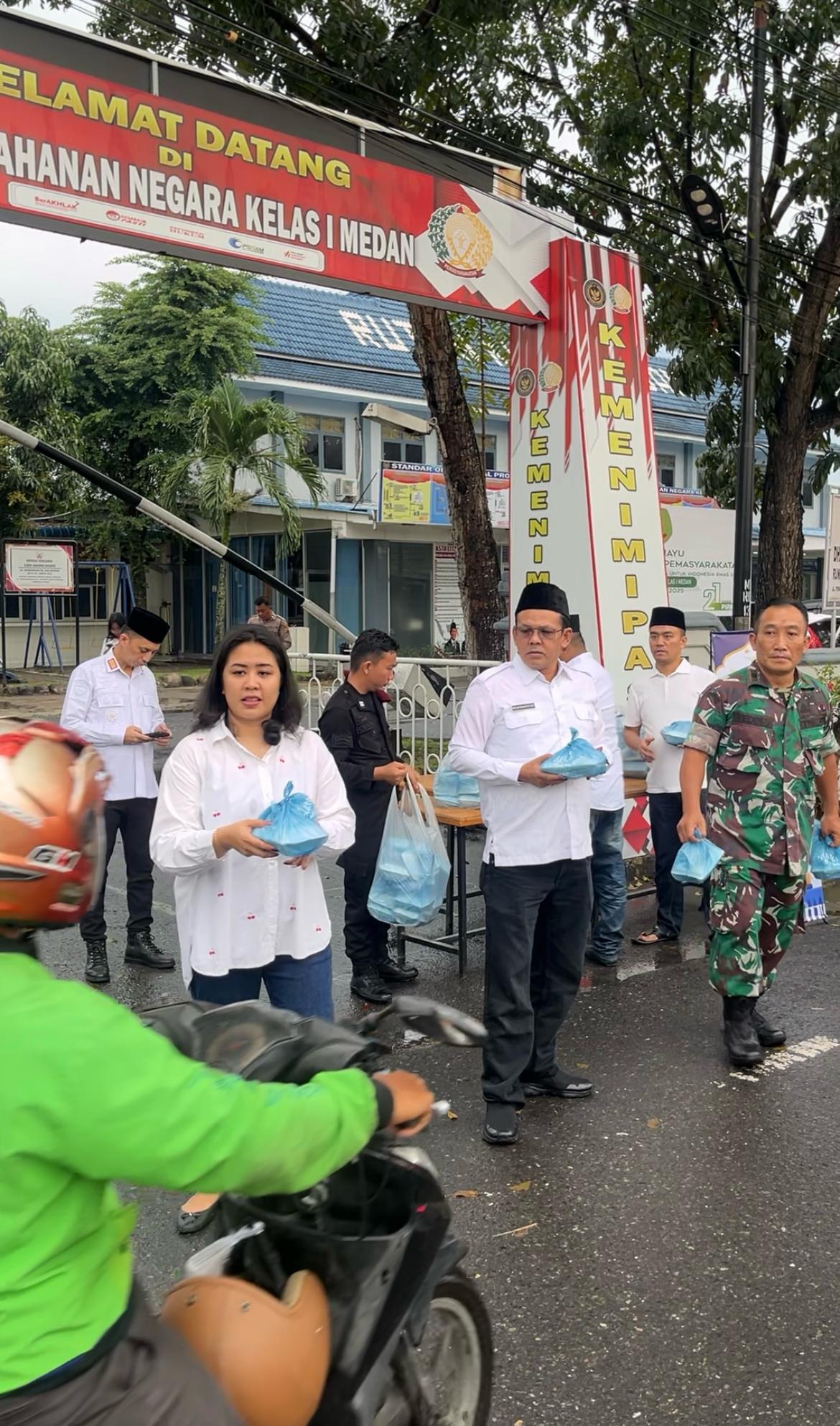 Ramadhan Penuh Berkah, Rutan Kelas I Medan Kembali Bagi-Bagi Takjil Kepada Masyarakat