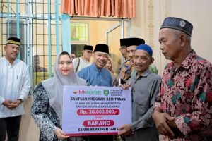 Safari Ramadhan di Kecamatan Rupat, Kasmarni Serahkan Sejumlah Bantuan