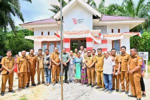 Kunjungi Desa Muara Bolak, Bupati Tapteng Himbau Aparat Desa Rangkul Masyarakat