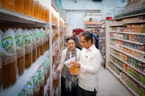 Rico Waas Tinjau Brastagi Supermarket dan Temukan Permen Tidak Jelas Tanggal Kedaluarsanya