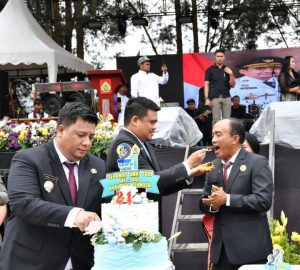 Hadiri Perayaan HUT Ke-21 Samosir, Gubsu Bobby Afif Nasution Serahkan Rumdis Ke Pemkab Samosir