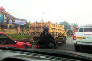 Kapolri Kunjungan ke Polda Sumut, Jalan Padat Satu Lajur