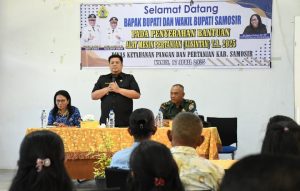 Bupati Samosir Serahkan Bantuan Alsintan Sumber Dana APBN 2025
