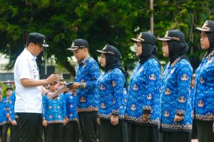 Rico Waas Serahkan SK Pengangkatan 529 CPNS Pemko Medan