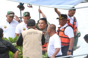 “Simalungun Save Tourism’, Polres Simalungun Bersama Forkopimda Lakukan Aksi Bersih Danau Toba
