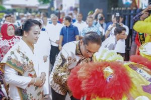 Rico Waas Hadiri Peringatan Waisak 2025, Lepas Pawai Mobil Hias