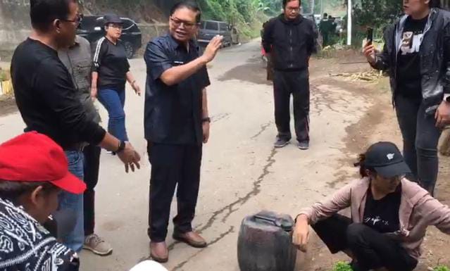 Wabup Pantau Pelaksanaan Gotong Royong Pemkab Karo di Puncak Gundaling Berastagi