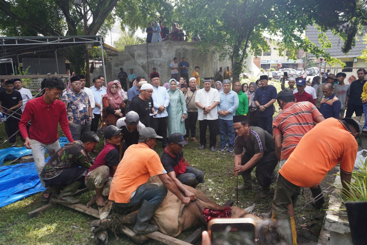 ‎Disdikbud Kota Medan Bagikan 3.200 Paket Daging Sapi Kurban