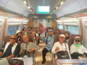 Jemaah Haji Kloter 9 KNO City Tour Kereta Api Cepat ke Jeddah