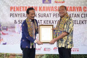 Bupati Langkat H. Syah Afandin, SH Terima Sertifikat KIK dari Kanwil Kemenkumham Sumut