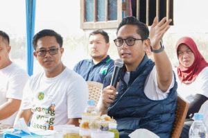 Rico Waas Minta Perusahaan Pekerjakan Warga Setempat