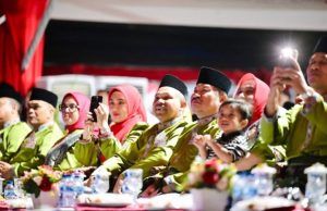 Bupati Bengkalis Kasmarni, dan Wakil Bupati Bengkalis Bagus Santoso saat menyaksikan pembukaan MTQ ke-43 Tingkat Provinsi Riau di Bengkalis, Sabtu malam (28/6/25).