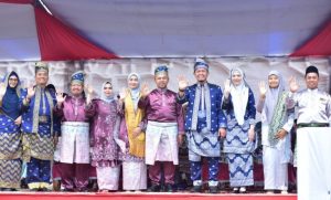 Bupati Bengkalis Kasmarni menghadiri pembukaan Pawai Ta’aruf MTQ ke-43 Tingkat Provinsi Riau di Bengkalis, Sabtu (28/6/25).