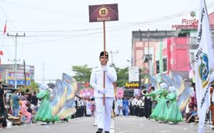 Kafilah Kabupaten Bengkalis mengikuti Pawai Ta’aruf MTQ ke-43 Tingkat Provinsi Riau di Bengkalis, Sabtu (28/6/25).