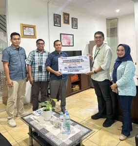 BRI BO Sibuhuan Serahkan Klaim Asuransi Brilife Nasabah Meninggal Dunia ke Ahli Waris