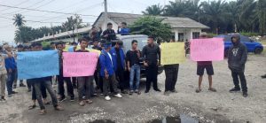 Mahasiswa Geruduk PT Socfindo, Tuntut Relokasi Pabrik Sawit dari Kawasan Perkotaan