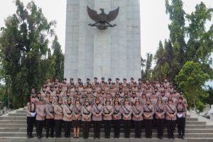 Polwan Polda Sumut Gelar Ziarah ke Taman Makam Pahlawan dalam Rangka Hari Jadi ke-77