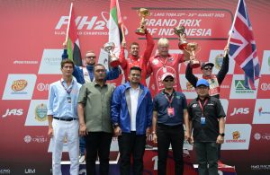 Bobby Nasution Tutup dan Serahkan Trofi Juara F1 Powerboat Indonesia