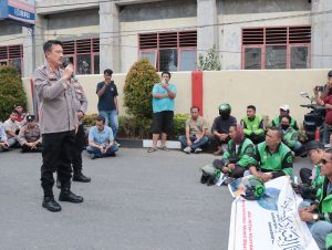 Kapolres Binjai Duduk Bersama Para Ojol Mendoakan Alm. Affan Kurniawan