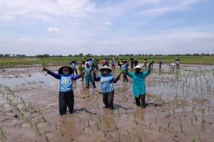 Hari Tani Nasional 2025, Bupati Bekasi Bersama DPRD Mengesahkan Perda LP2B Untuk Kesejahterakan Petani