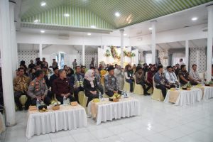 Wali Kota Serahkan Produk Hukum Akta Nikah dan Dokumen Kependudukan Kepada 37 Peserta Sidang Isbat Nikah Terpadu