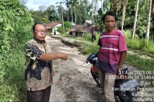 Tolong Pak Bobby Nasution, Jalan Bukit Tinggi Dairi Rusak Parah ‎