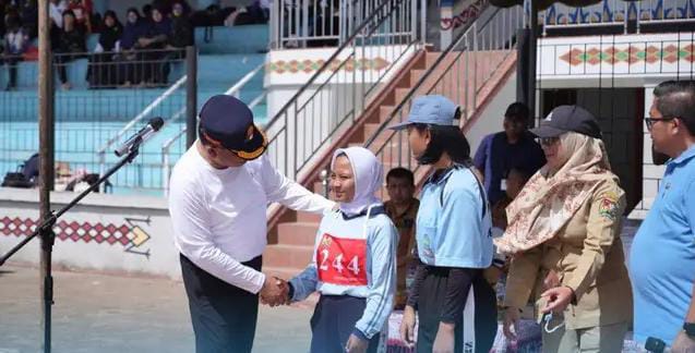 Bupati Buka Lomba Ketangkasan Baris Berbaris Antar Pelajar Se-Kabupaten Karo