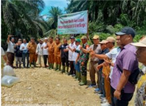 PT Nafasindo Tebar 32.000 Benih Ikan di Lae Gombar sebagai Komitmen Pemulihan Lingkungan