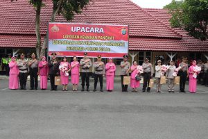 Upacara Kenaikan Pangkat Pengabdian dan Pelepasan Personil Purnabakti Dengan Tradisi Kepolisian