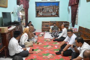 Wali Kota Bersama Jajarannya Menjenguk ASN Yang Mengalami Kecelakaan Saat Bertugas