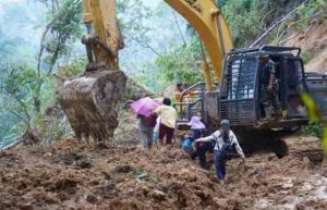 Akses Tarutung-Sibolga Tertutup Longsor, Berhasil Dibuka Satgas Yonzipur 1/DD Kodam I/BB dan Instansi Lainnya