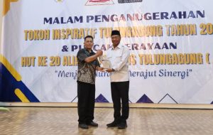 Bupati Gatut Sunu Wibowo Dianugerahi Tokoh Inspiratif Tulungagung 2025 di HUT AJT ke-20