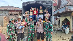 “Susu dari Presiden, Senyum Anak-anak di Pasar Huta Godang – Brimob Polda Sumut Hadir Tebar Kepedulian”