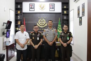 Jalin Sinergitas, Kapolres Pakpak Bharat Didampingi Kasat Reskrim Lakukan Kunjungan Silaturahmi Ke Kejari Dairi