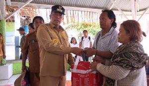 Wujud Kepedulian, Bupati Karo Tinjau Lokasi Kebakaran dan Salurkan Bantuan di Desa Lingga