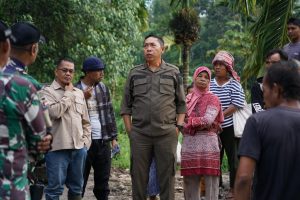 Bupati Tapanuli Utara Tinjau Pembangunan Jembatan Pascabencana di Purbatua