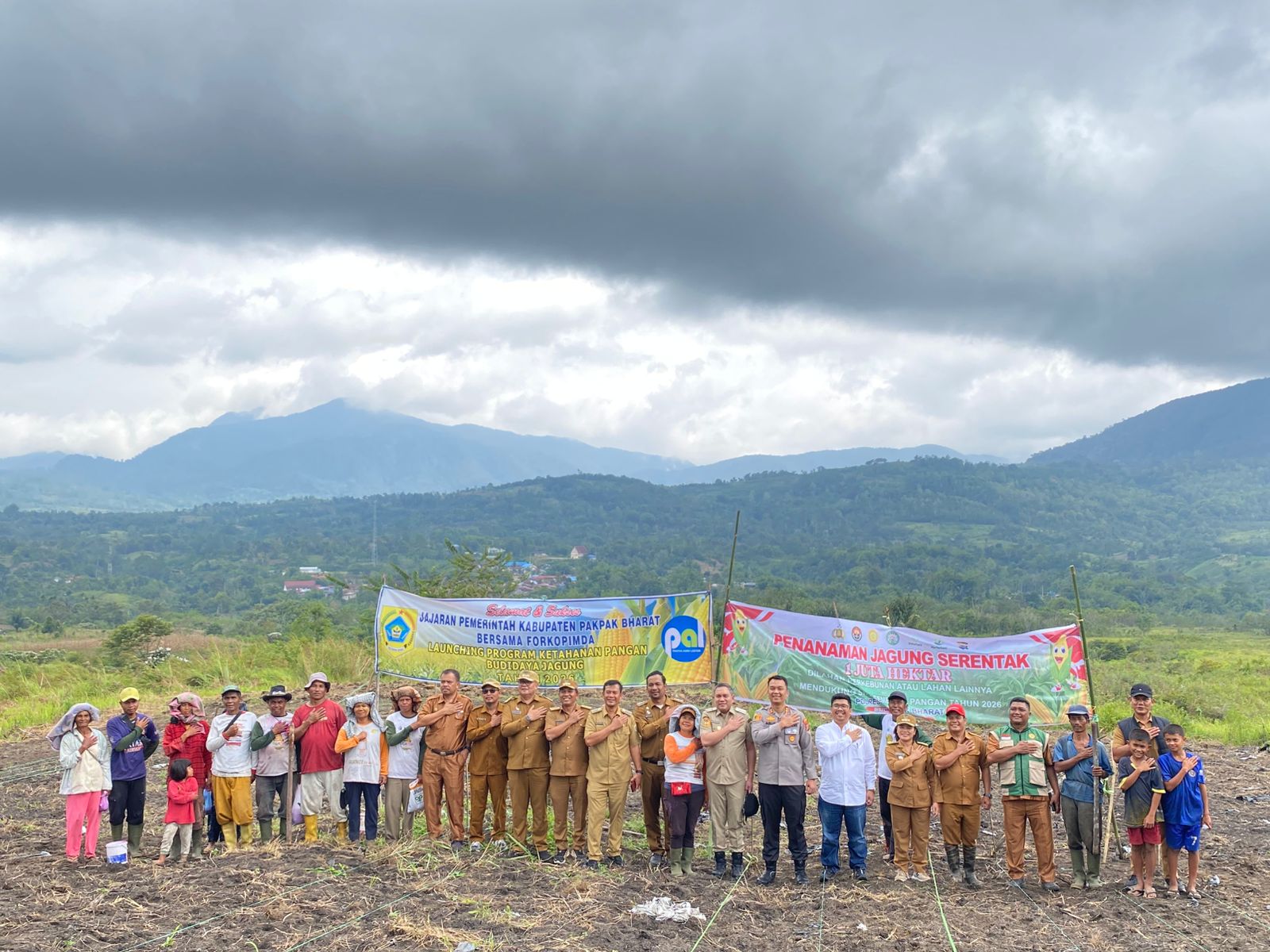 Forkopimda Pakpak Bharat Sinergi Dukung Ketahanan Pangan, Tanam Bibit Jagung 1 Juta Hektar